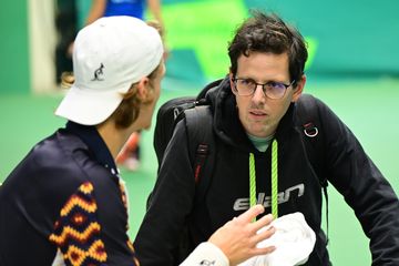 Physio Gregor Comploj im Einsatz ©RolandStrimmer