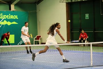 Dustin Brown - Carsten Ball