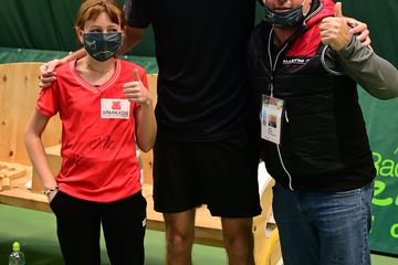 Winner Oscar Otte with ballkid and photographer Roland Strimmer_Foto:Strimmer