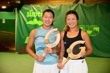 Doubles Winners CHONG/UCHIJIMA Prize Giving ©R.Strimmer