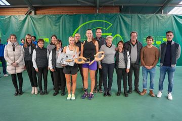 Finalistinnen mit Organisationskomitee ©DiegoRunggaldier