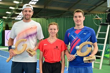 NEUCHRIST M. (AUT)/PAUL J. (SUI) with ballkid ©Roland Strimmer